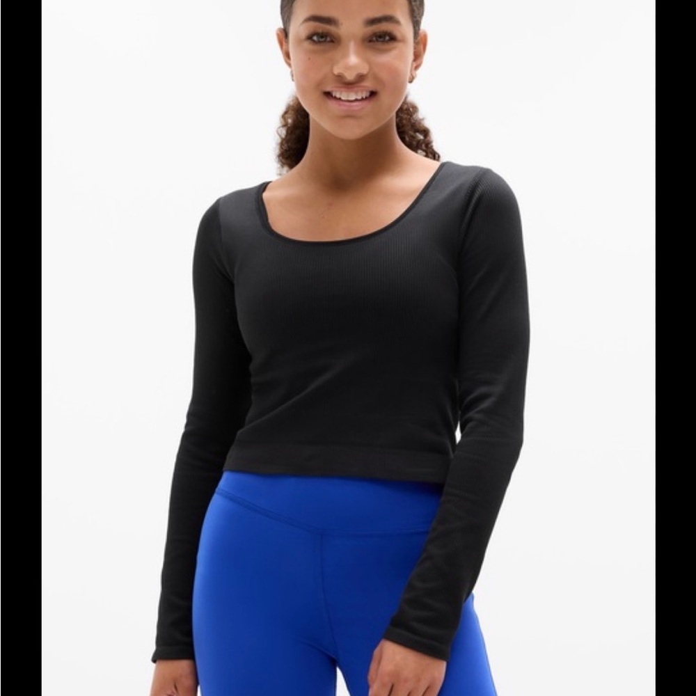 • Athleta Girl • Girls Rise Above Rib Crop Top Black
Small / US 7